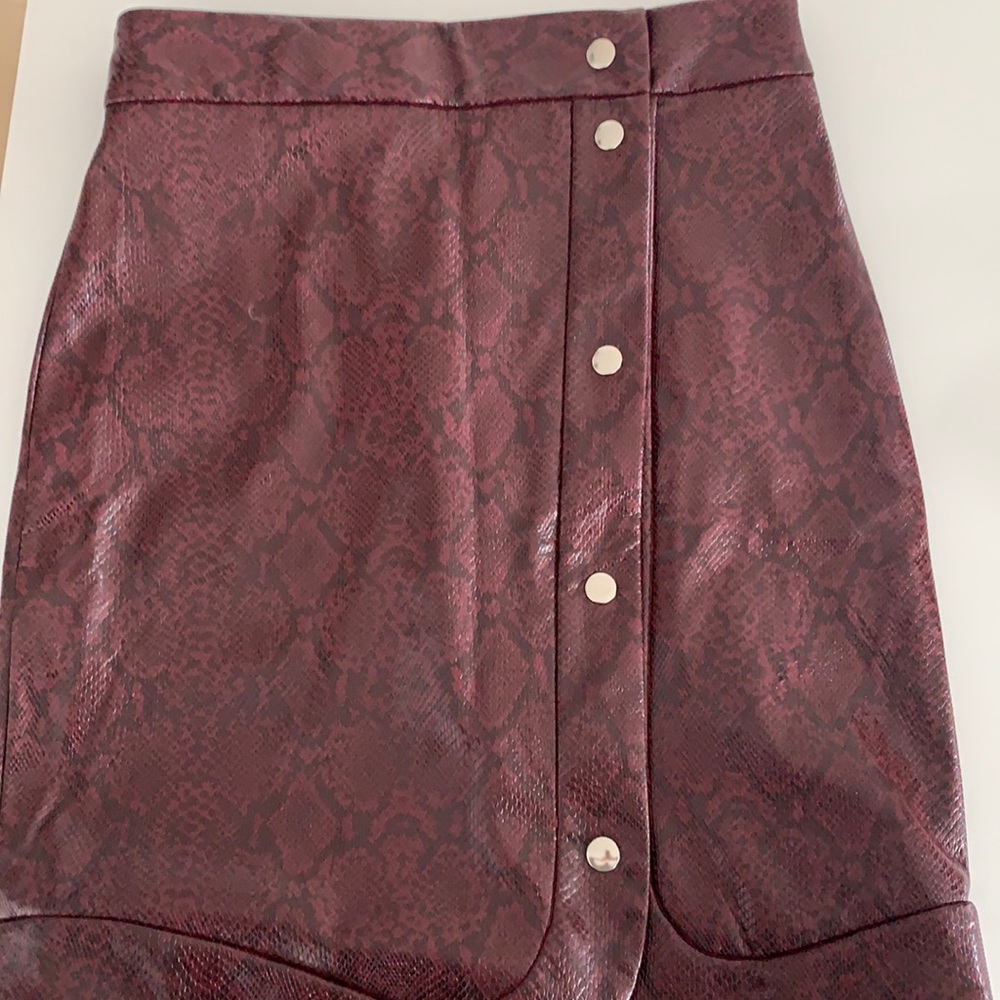 Nomia Snap Front Burgundy Skirt Size 4